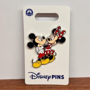 New 2024 Disney Parks Mickey & Minnie
Mouse Hugging Open Edition Collectors Pin